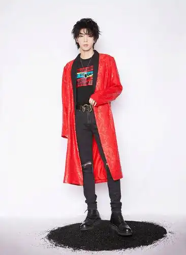 华晨宇同款红色亮片外套2021春秋新款宽松bf气质英伦风过膝风衣男
