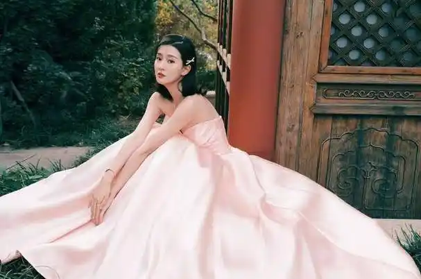 乔欣和姐姐cos卡戴珊姐妹乔妹高挑身材有肯豆内味了超像的