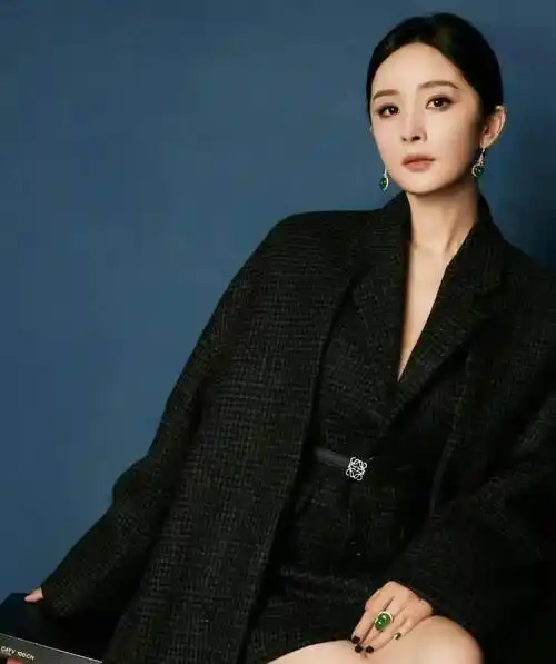 杨幂离开嘉行原因曝光,首次回应三亿对赌协议,引网友热议_传媒_尚世