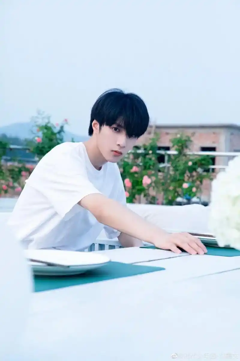 提前祝我们的文哥16岁生日快乐!将来的刘耀文一定会是一个闪闪 - 抖音