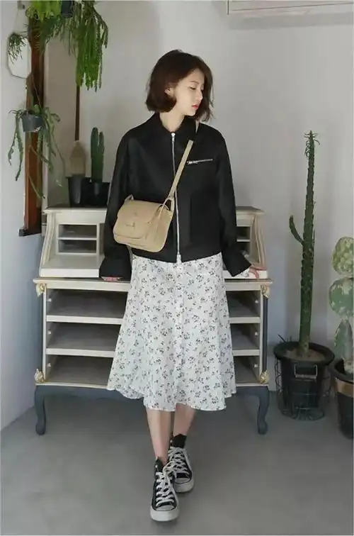 帆布鞋轻便舒适不说,而且还十分百搭.