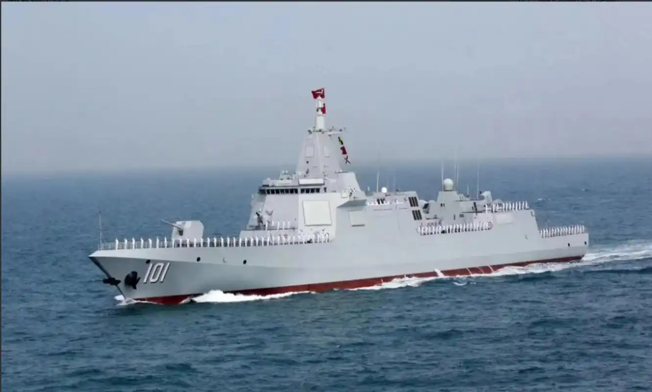 我国三大舰队的四大金刚 北海舰队 101南昌号055型导弹驱逐舰 102拉萨