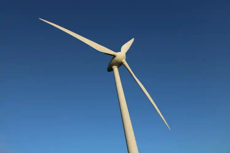 蓝天下的风车图片高清原图查看