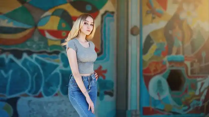 女孩的照片_在桌面上女生图片 - 真棒壁纸