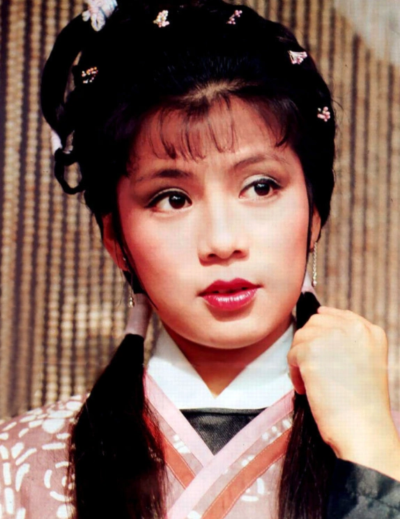 翁美玲有多美?看完这组古装照片告诉你,美得不可方物