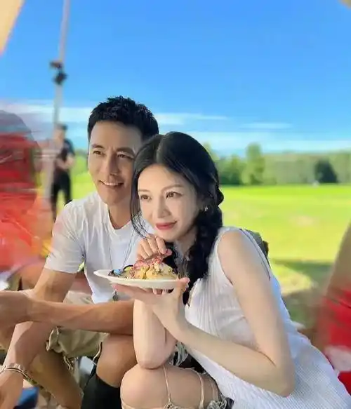 杜淳老婆王灿罕晒全身照,腿又细又白堪比女明星,短发更像宋慧乔