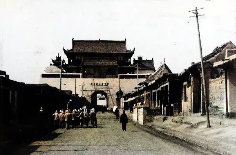 彩色宁夏府城:1935年,塞上古都银川的城墙,鼓楼和海宝塔