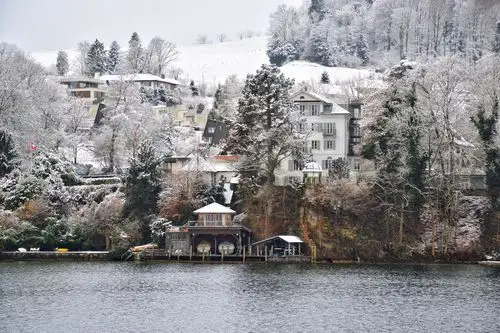 瑞士琉森湖雪景