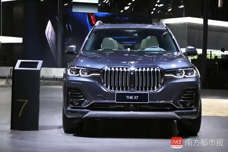 "双肾"更大的宝马x7会是你的菜吗?