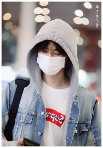 王一博带口罩合集大帅哥就是什么都挡住了也能苏你一脸的水平