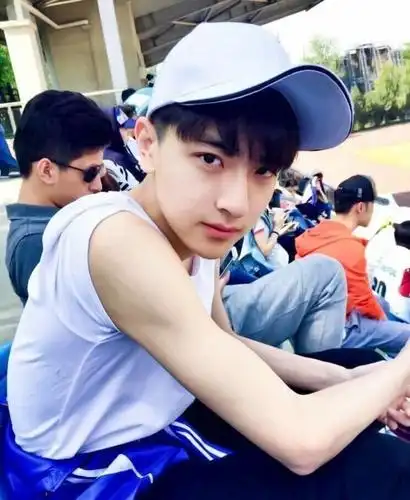 《小时光》林一少年照曝光,居然"长残了",小时候太帅!