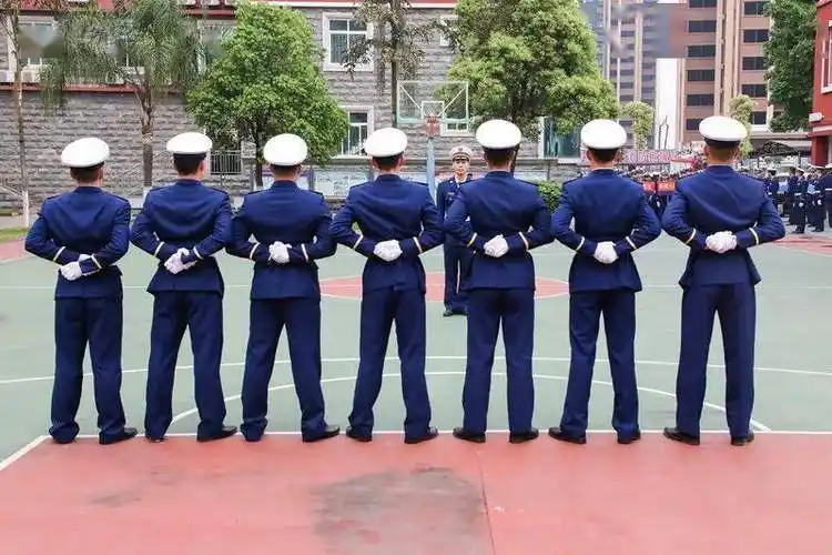 今天,来宾消防最帅"男团"队列会操展上集体亮相,现场燃爆了