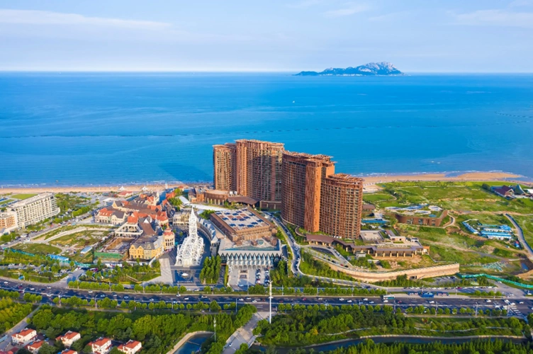 国庆假期青岛红树林度假世界满房度假区内游客如织