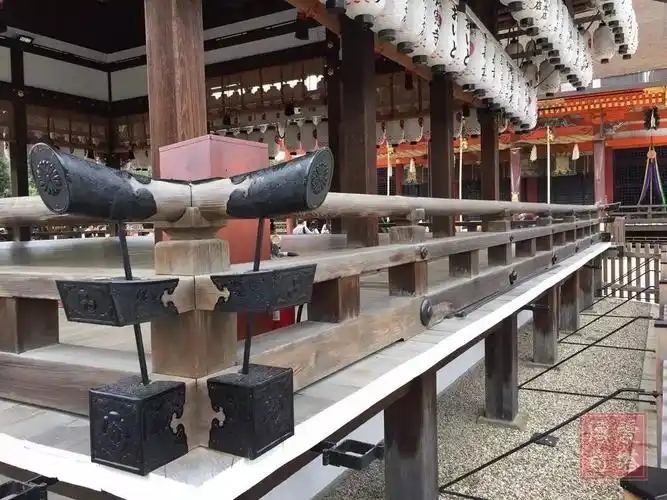 日本建筑的勾栏普遍做得大气精致莫高窟壁画里的建筑有许多带有勾栏