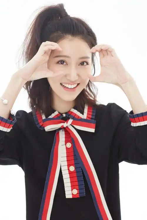 美女明星张鑫时尚写真图片