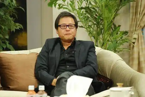 跳楼身亡的天后歌手,头婚被丈夫当赚钱工具,二婚嫁给小8岁老公|沈永革