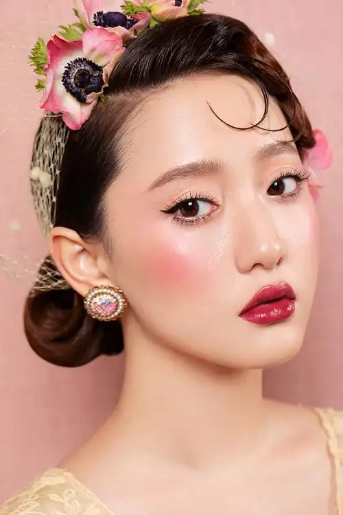 修图师郭意的化妆造型作品《妆面》