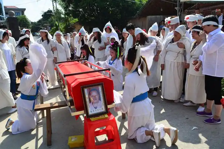 陈秀恋出殡仪式