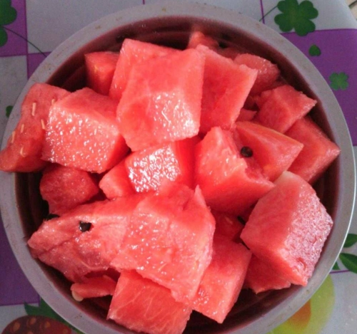 四个保姆来应聘,一人切一个西瓜,只有最后一个符合奶奶的要求