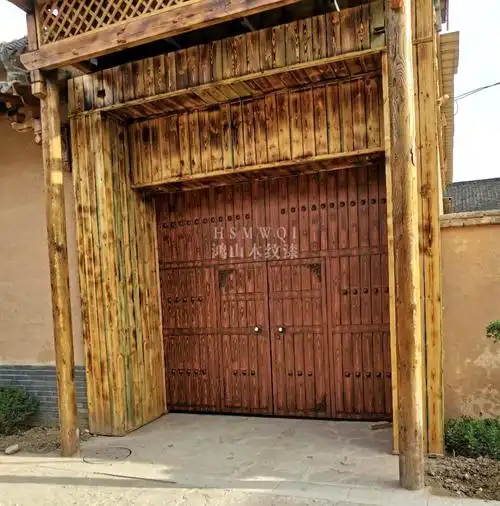 原创农家乐小院大门用木纹漆来装饰,简直太漂亮了!