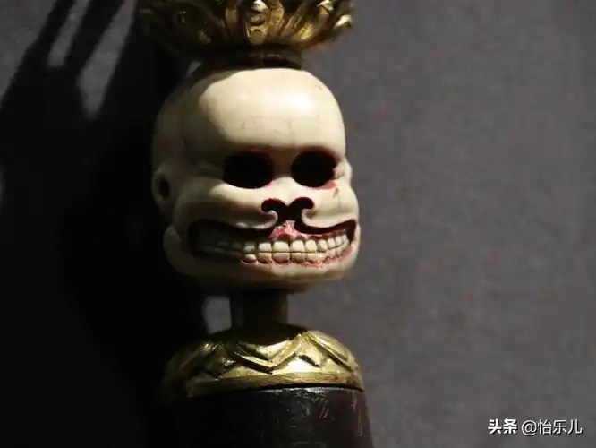 喀章嘎:最复杂的密宗法器,铁剪金工艺,集金刚杵三佛首法铃一身