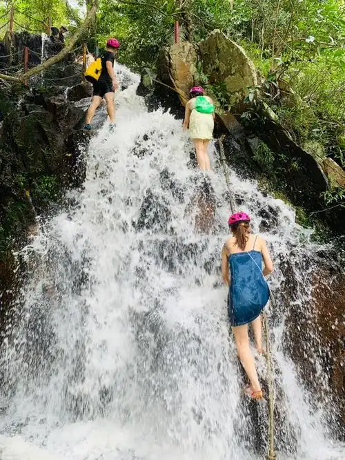 【呀诺达】"呀诺达"是海南话中"一二三"的意思,作为外地人的我第一次