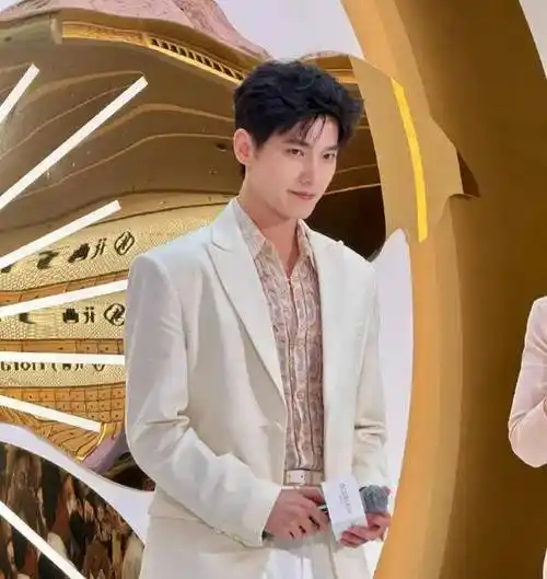 最新男艺人颜值顶流格局,龚俊第9,任嘉伦第6,成毅第5,杨洋第3_王一博