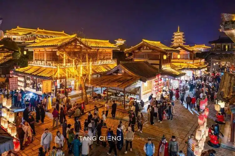 央媒看襄 |《人民日报》聚焦唐城夜游_旅游_景区_游客