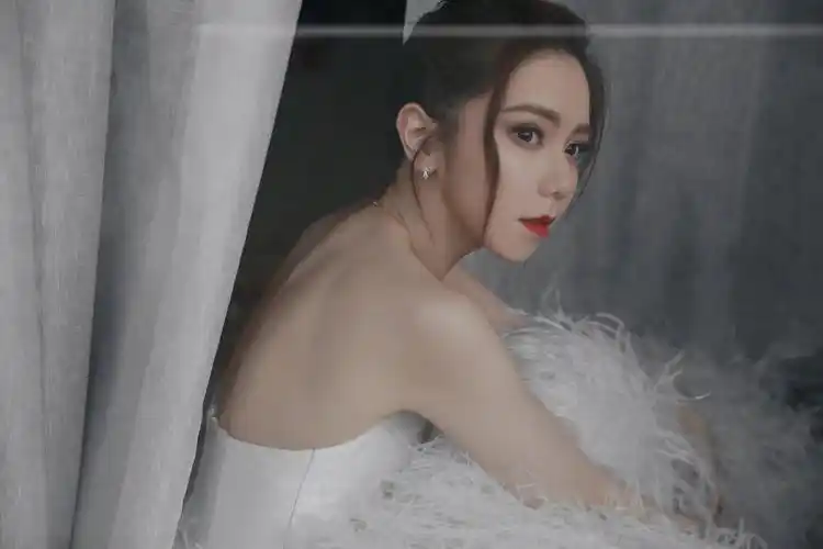 邓紫棋婚纱照,虽然不是结婚,但是很美哦~_高清图集_新浪网