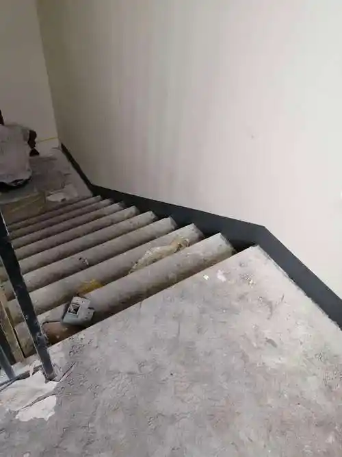 河南郑州刷楼梯踢脚线包工一米一