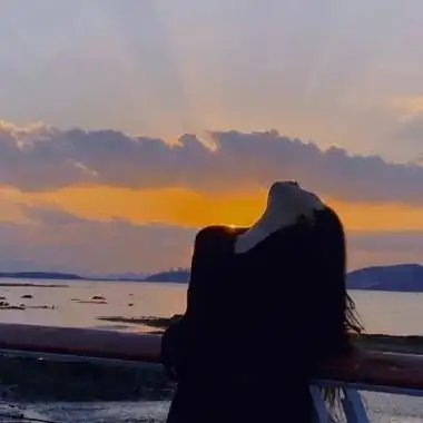 网图女生氛围感背影头像