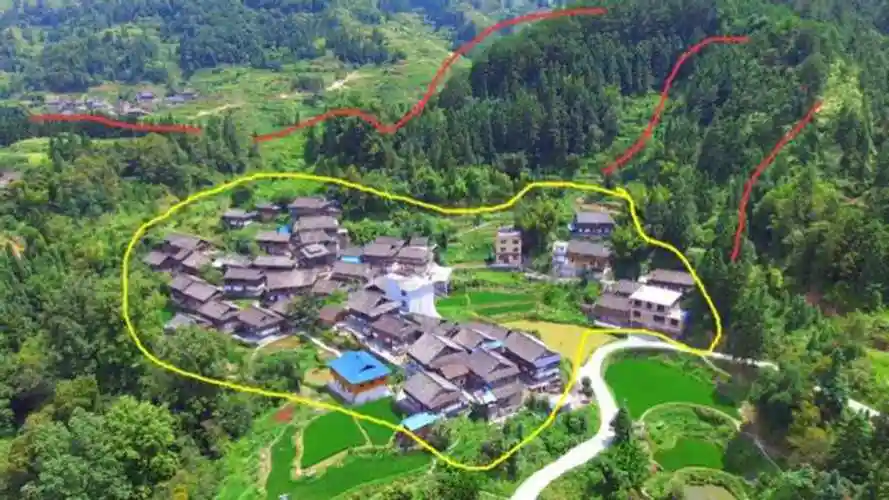 此村庄住在龙椅的好风水之上大山深处百里挑一的绝佳风水宝地