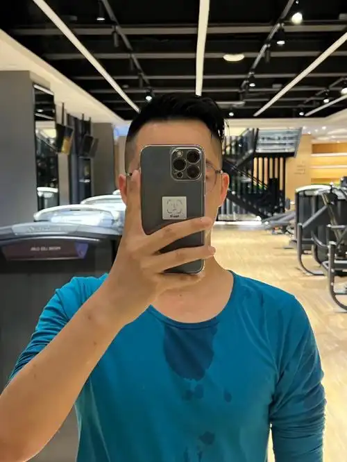 捂脸男13promax自拍