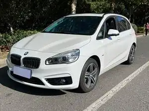 18年宝马218i旅行车,运动设计套装,倒车影像,360全景