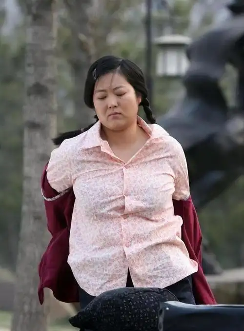 回顾演员王茜华:这辈子正确的决定,就是45岁高龄为小丈夫生儿子