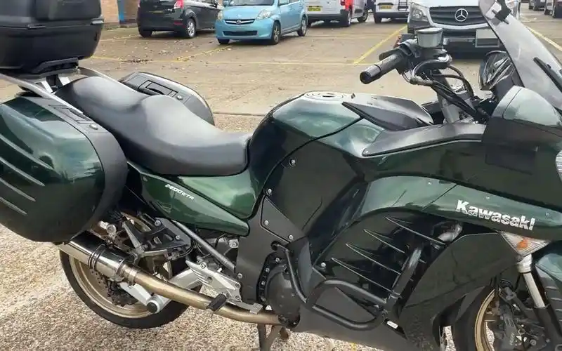 川崎长途旅行车声浪展示,四缸引擎,轴传动,配abs,摩旅神器