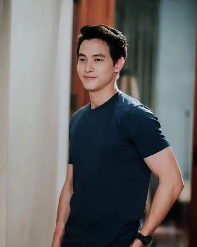 泰国当红男明星吉拉宇 如果你看泰剧那你一定会喜欢吉拉宇三胖的,完全