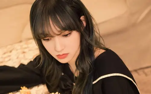 程潇甜美时尚高清桌面壁纸