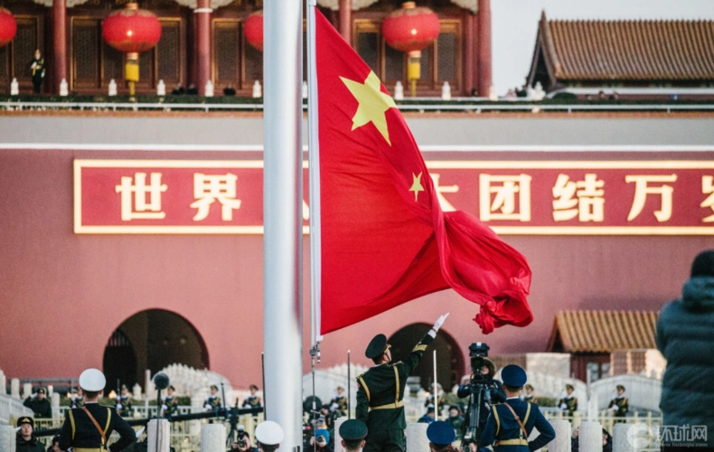 见证荣光!解放军仪仗队首次在天安门升国旗(图)