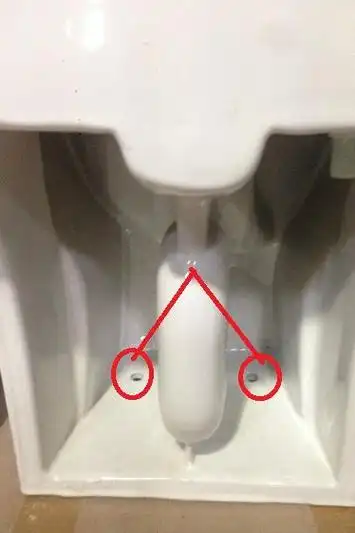 生活科普警惕勿让马桶底座小孔成为沼气的排气口