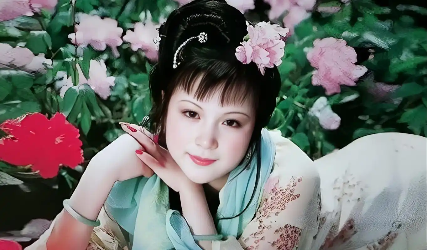 87版《红楼梦》解说:从不认识当票,到苦苦哀求赎身,史湘云林黛玉凹晶