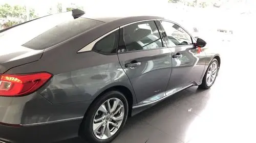 求十代雅阁太空银实车图片