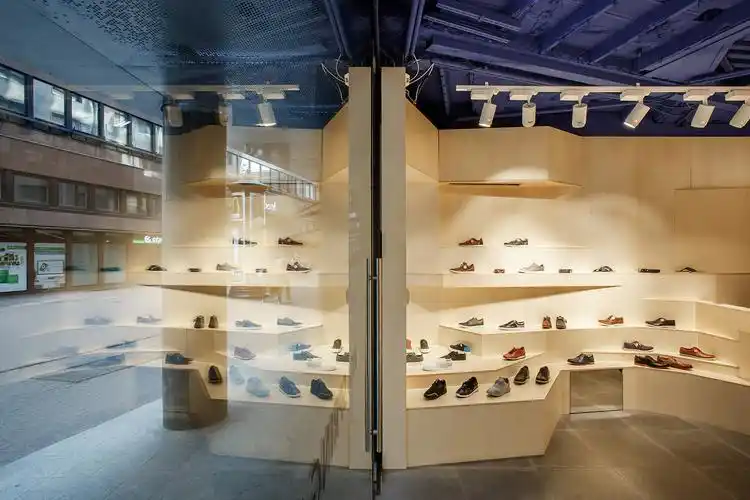 鞋店装修设计图