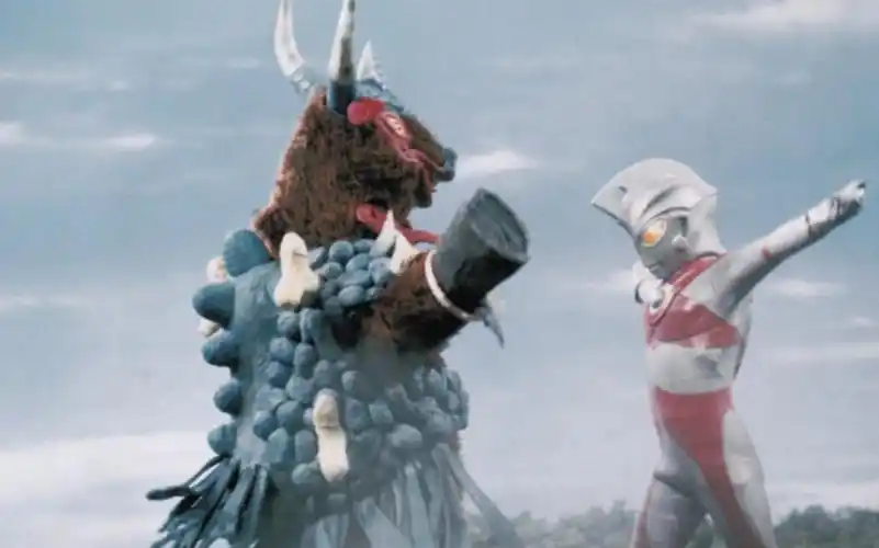 《夏日怪奇系列之怪谈!牛神男》艾斯奥特曼vs牛神超兽卡奥拉.