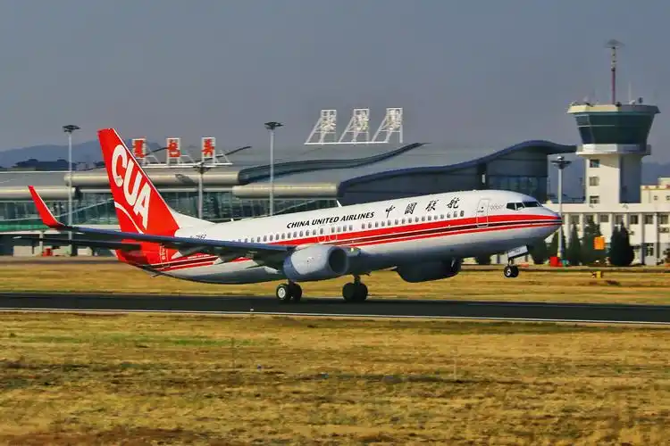 中国联航第9000架737