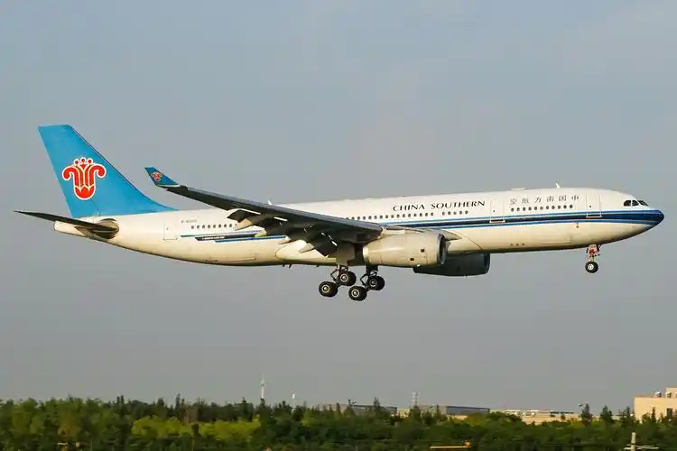 中国南方航空a330-200 夕阳下降落北京首都机场