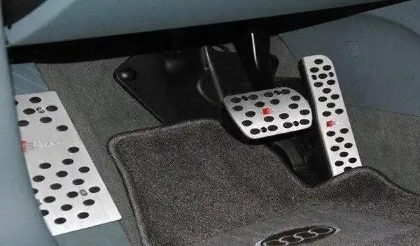 一个开车技巧就能解决女司机油门当刹车问题