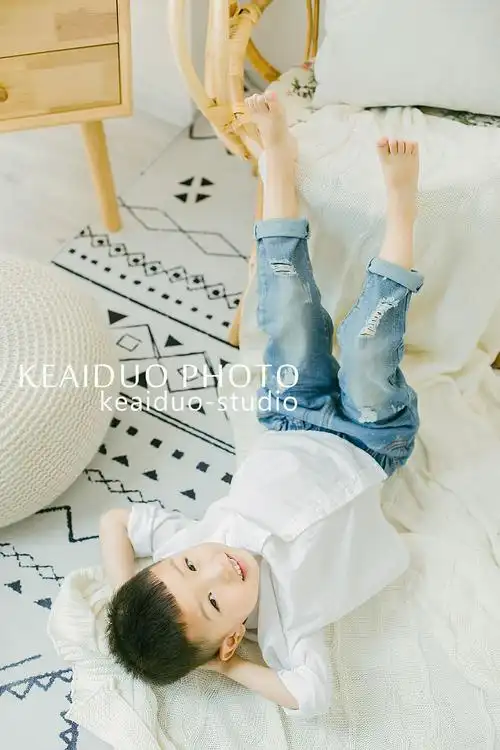 董天诺的儿童摄影作品《北欧居家风》