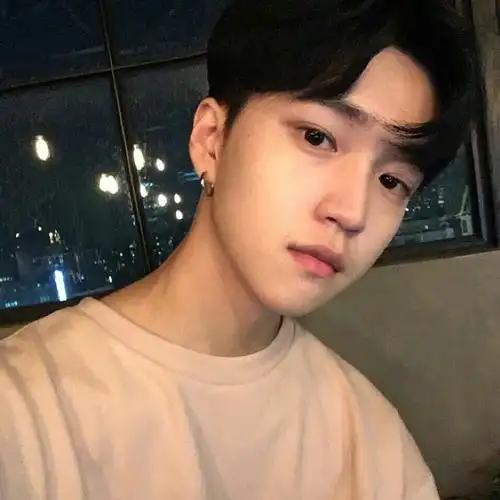 网红,韩国男网红,韩国网红容振ins:dei8ht