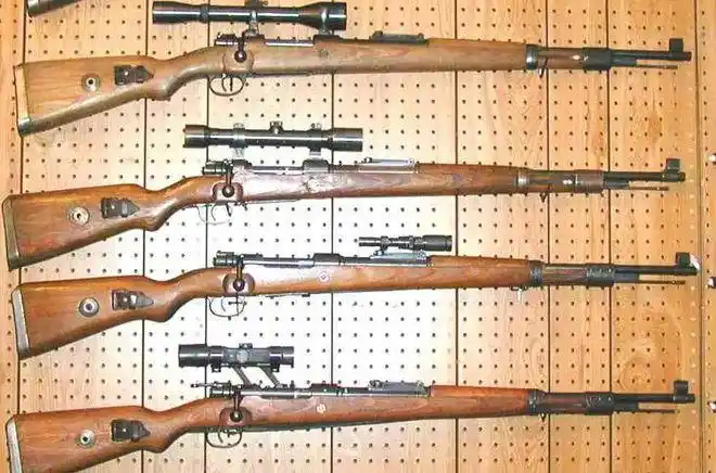 8kg,其对手是苏联莫辛-纳甘狙击步枪.毛瑟98k卡宾枪是二战